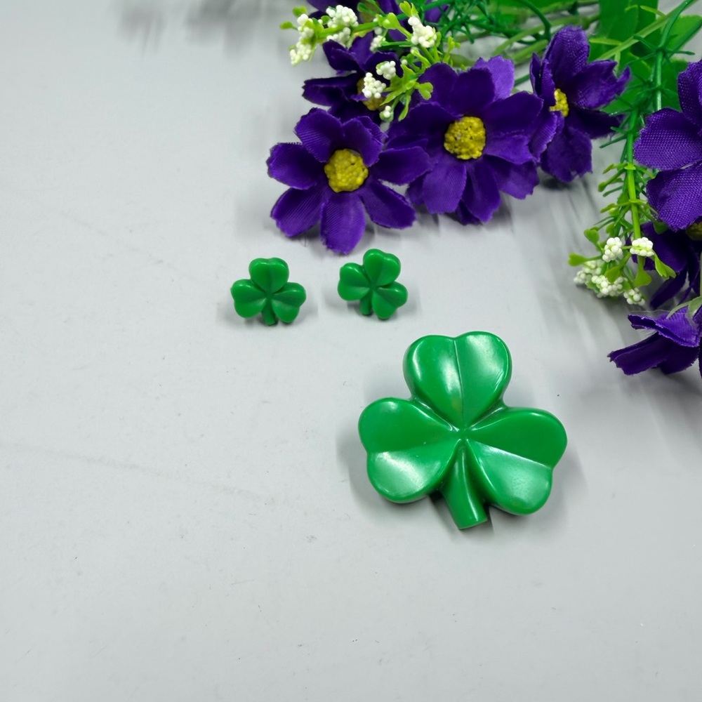 Hallmark Signed Vintage Green Clover Brooch and Earrings Set